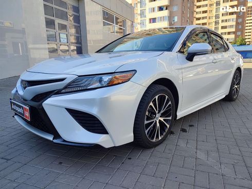 Toyota Camry 2019 белый - фото 2