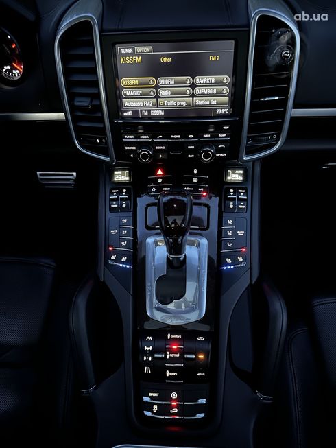 Porsche Cayenne 2012 белый - фото 10