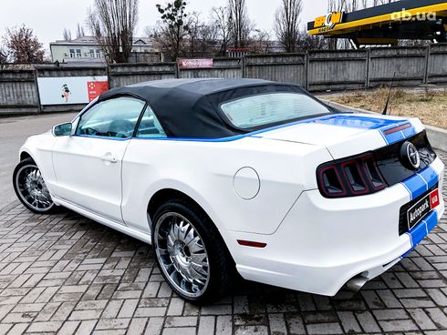 Ford Mustang 2014 белый - фото 6