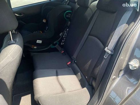 Mazda 3 2017 - фото 15