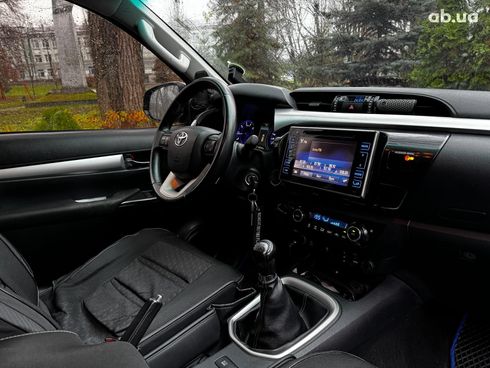 Toyota Hilux 2017 серый - фото 64