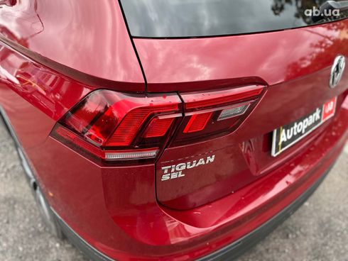 Volkswagen Tiguan 2019 красный - фото 9