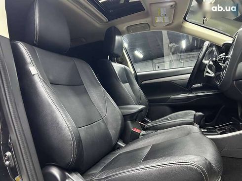 Mitsubishi Outlander 2016 - фото 16