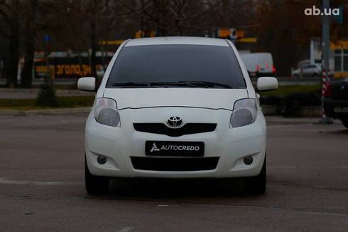 Toyota Yaris 2011 - фото 2
