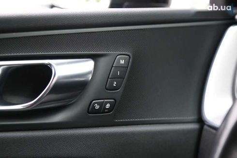 Volvo XC60 2019 - фото 26
