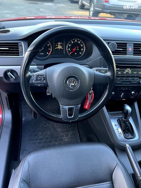 Volkswagen Jetta 2014 красный - фото 14