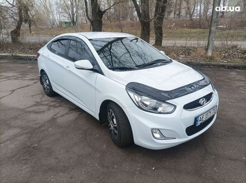 Hyundai Accent 2018 белый - фото 10