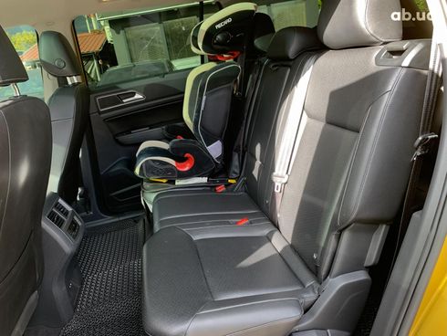 Volkswagen Atlas 2017 желтый - фото 25