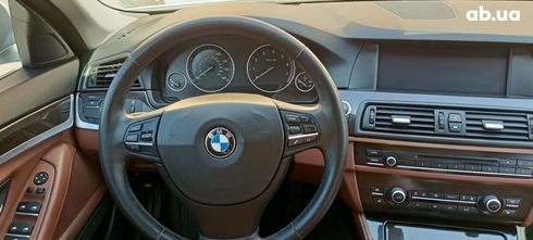 BMW 5 серия 2012 белый - фото 17