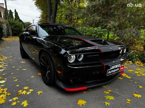 Dodge Challenger 2022 черный - фото 3