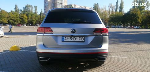 Volkswagen Atlas 2021 серый - фото 19