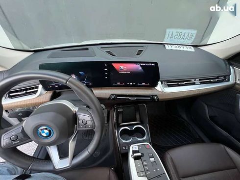 BMW iX1 2023 - фото 8