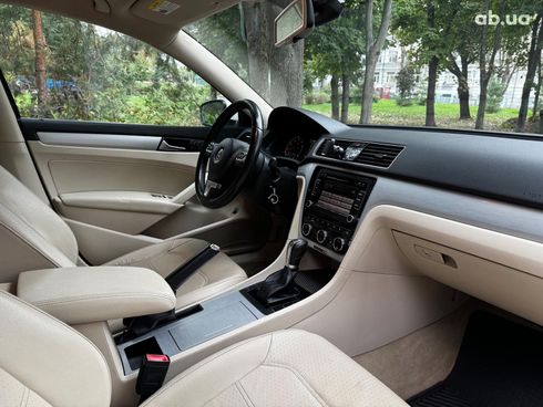 Volkswagen Passat 2012 белый - фото 27