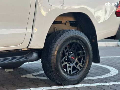 Toyota Hilux 2017 - фото 12
