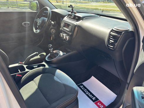 Kia Soul 2015 белый - фото 16