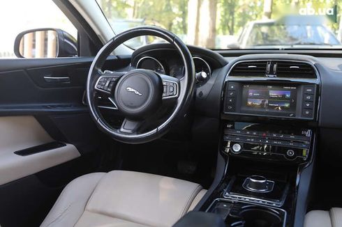 Jaguar XE 2016 - фото 11