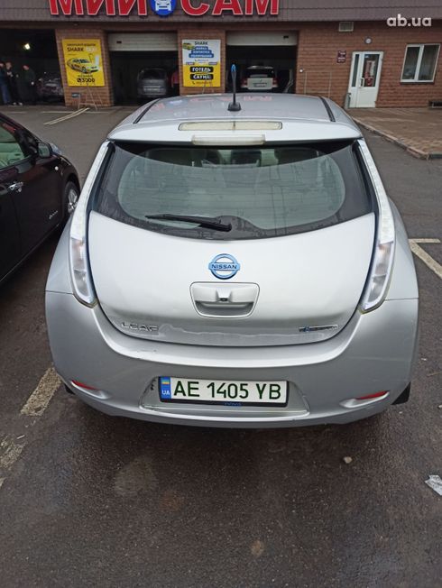 Nissan Leaf 2012 серебристый - фото 7