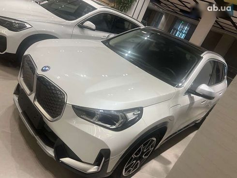BMW iX1 2023 - фото 6