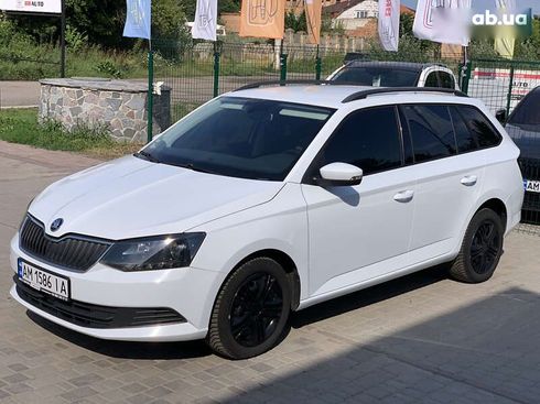 Skoda Fabia 2017 - фото 3