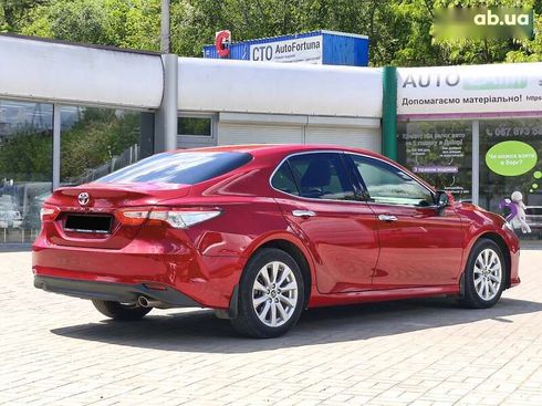 Toyota Camry 2018 - фото 5