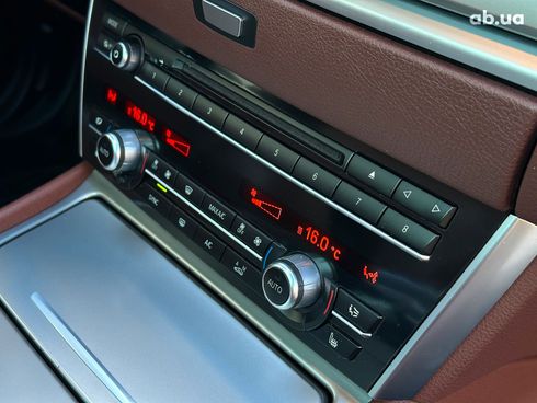 BMW 5 серия 2015 серый - фото 30