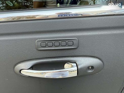Lincoln Town Car 2003 - фото 19