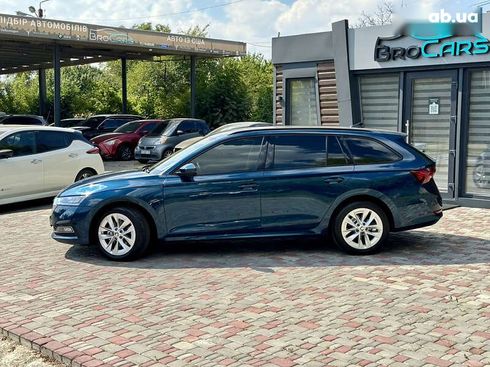 Skoda Octavia 2021 - фото 5