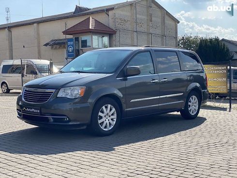 Chrysler town&country 2016 - фото 17