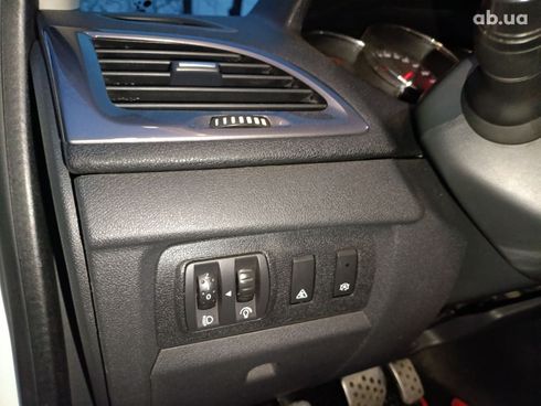 Renault Megane 2012 белый - фото 10