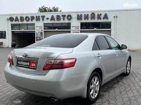 Toyota Camry 2010 серый - фото 11