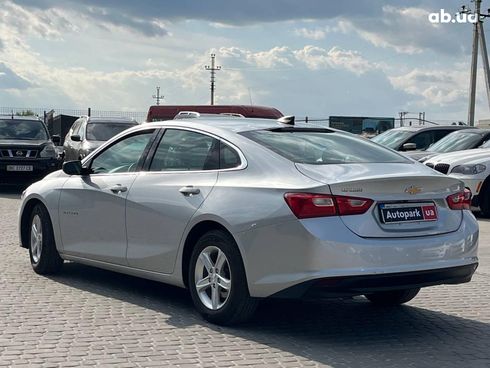 Chevrolet Malibu 2019 серый - фото 7