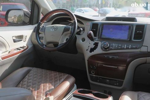 Toyota Sienna 2010 - фото 12