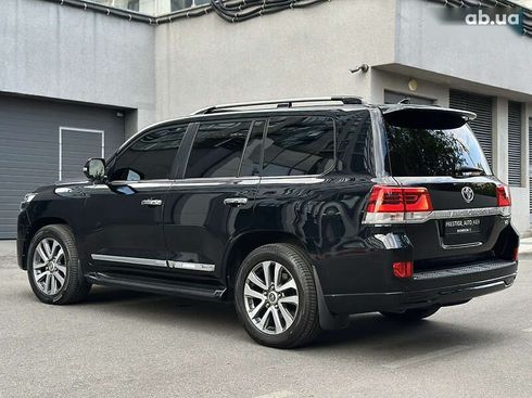 Toyota Land Cruiser 2017 - фото 25