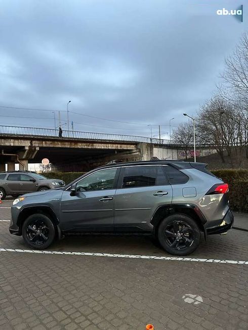 Toyota RAV4 2021 - фото 17