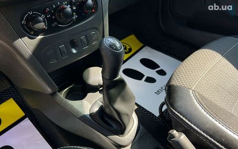 Renault Logan 2019 - фото 16