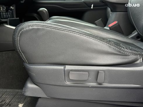 Mitsubishi Outlander 2016 белый - фото 18