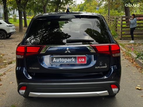 Mitsubishi Outlander 2017 синий - фото 6