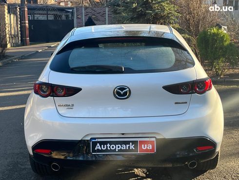 Mazda 3 2021 белый - фото 10