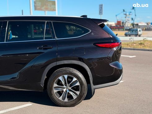 Toyota Highlander 2021 коричневый - фото 13