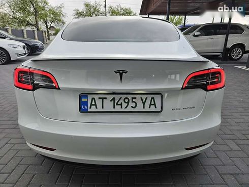 Tesla Model 3 2021 - фото 17