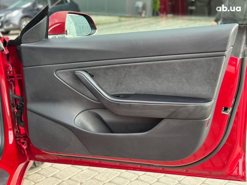Tesla Model 3 2019 красный - фото 39