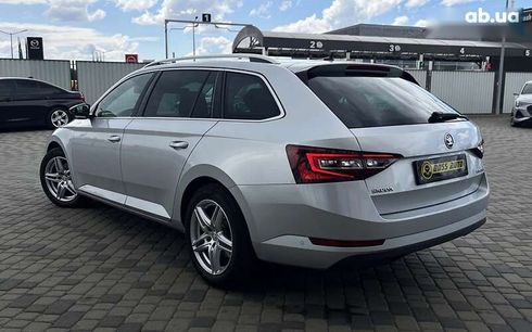 Skoda Superb 2018 - фото 5