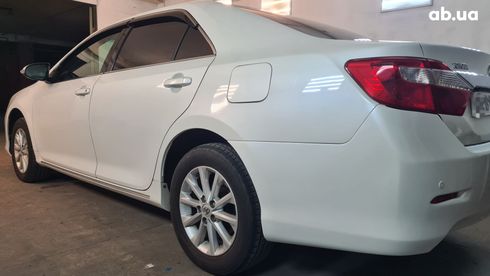 Toyota Camry 2012 белый - фото 2