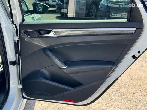 Volkswagen Passat 2016 белый - фото 38