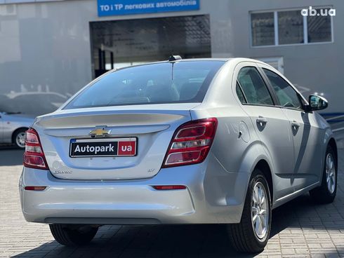 Chevrolet Sonic 2019 серый - фото 8