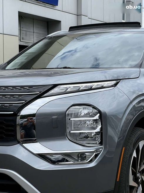 Mitsubishi Outlander 2023 - фото 9