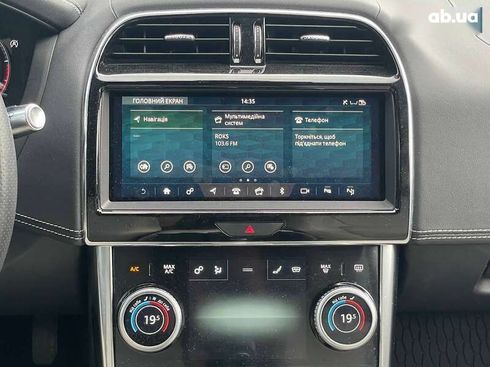 Jaguar XE 2019 - фото 13