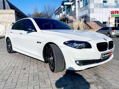 BMW 5 серия 2013 белый - фото 4
