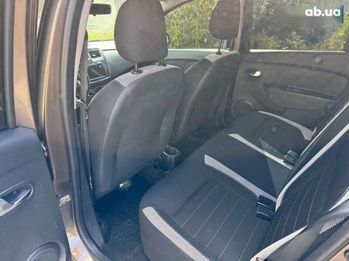 Renault Sandero 2019 - фото 11