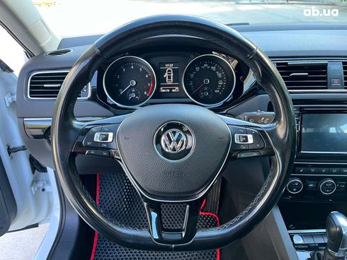 Volkswagen Jetta 2017 белый - фото 24